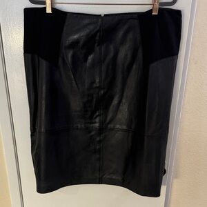 Pamela McCoy Black Leather Pencil Skirt